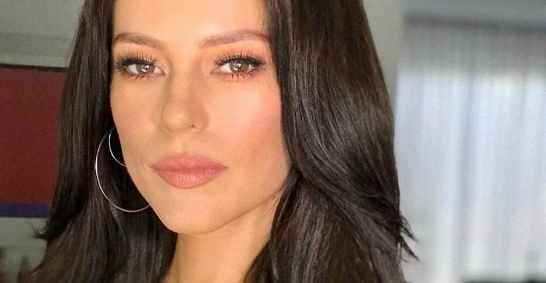 Paolla Oliveira posa com sua versão criança em ‘A Dona do Pedaço’