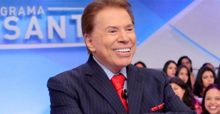 Silvio Santos aparece com sapato inusitado em gravação