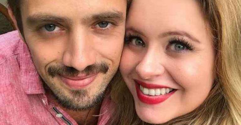 Rafael Cardoso e a mulher fazem tatuagens quase iguais