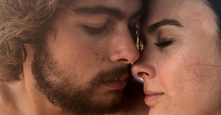 Tatá Werneck elogia atributos de Rafael Vitti em foto: ”Bela sunga”