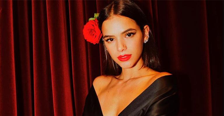 Bruna Marquezine aparece irreconhecível em publicação no Instagram e fãs riem