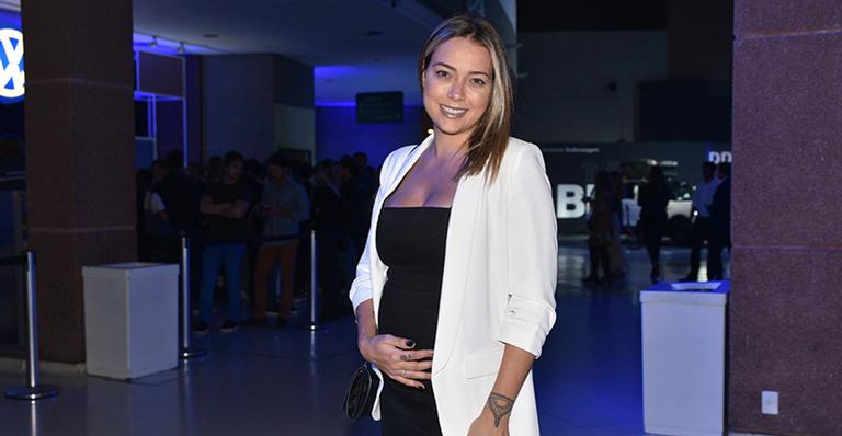 Ex-de Neymar, Carol Dantas faz luxuosa despedida de solteira e encanta fãs