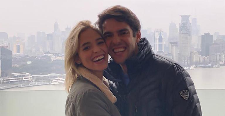 Kaká e a noiva, Carol Dias, planejam se casar na praia ainda neste ano