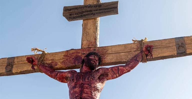 ‘Jesus’ exibe cenas chocantes e bate recorde de audiência