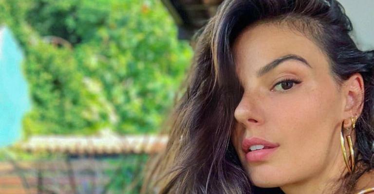 Isis Valverde dá show de autoestima em foto: ”Naturalmente lindíssima”