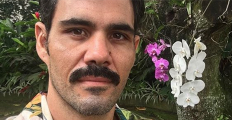 Juliano Cazarré adere ao megahair para interpretar Jesus no teatro