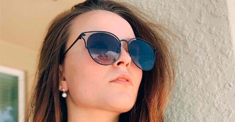 Larissa Manoela renova o bronze em Orlando e brinca: ”Vitamina D”