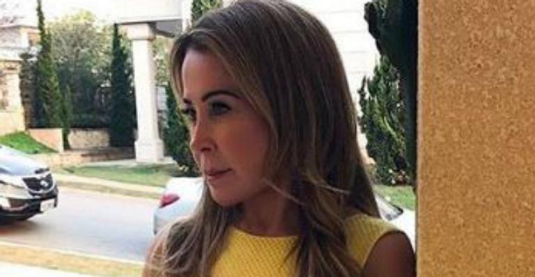 Zilu Camargo surge com vestido justinho e cinturinha micro impressiona: ”Corpinho de 20”