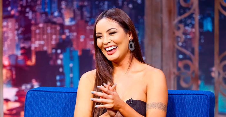 Carol Nakamura fala sobre beijo em Henri Castelli: ‘Fiquei com dor de barriga’