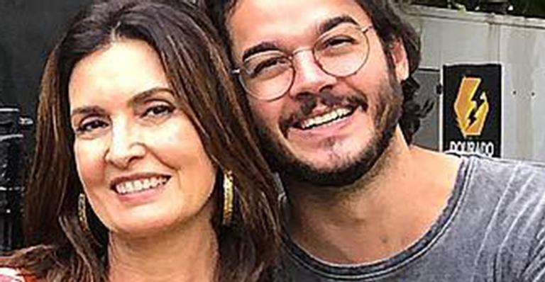 Túlio Gadêlha posa com Fátima Bernardes e manda indireta: ”Quem anda na linha é trem”