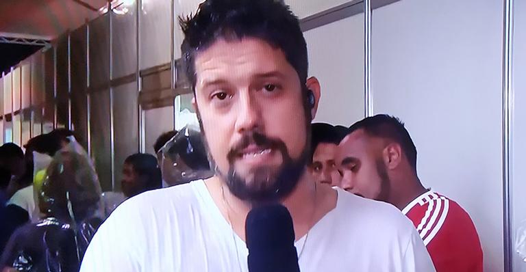 Lollapalooza é paralisado após temporal e repórter da Globo surge ensopado