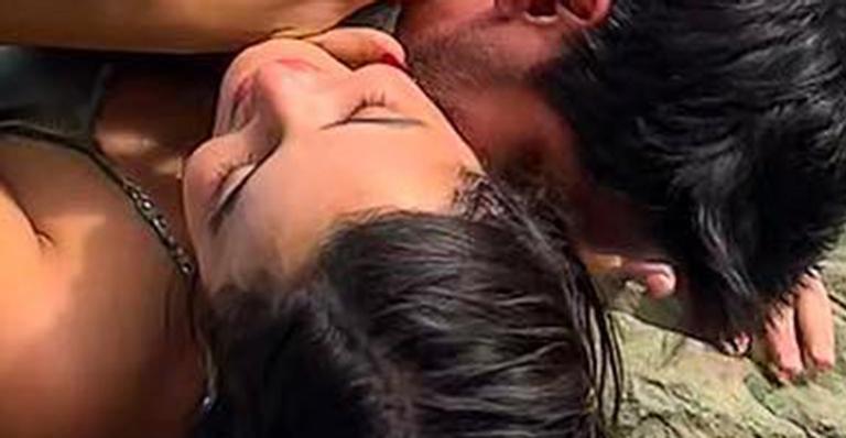 Emilly Araújo surge em clique polêmico com o namorado em Noronha