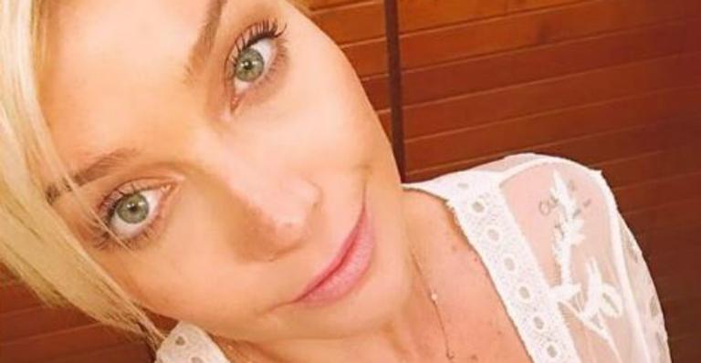 Grávida de seis meses, Luiza Possi capricha no decote e quase mostra demais