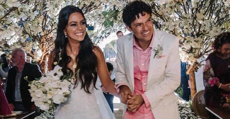 Jorge Vercillo se casa e vestido da noiva impressiona com detalhes deslumbrantes