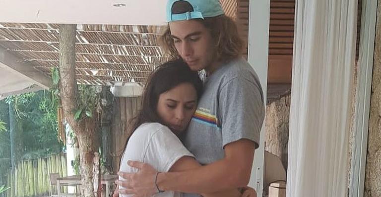 Tatá Werneck exibe imagem da família sem maquiagem e descabelada: “Dia feliz”