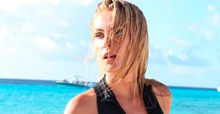 Ana Hickmann posta foto com volume no biquíni e fãs avisam: ”Parecendo homem de sunga”