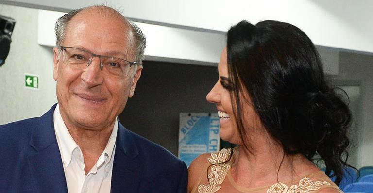 Graciele Lacerda tieta Geraldo Alckmin ao ser premiada em evento