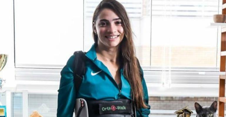 Lais Souza usa aparelhos para ficar em pé e emociona: “Firmeza nos passos”