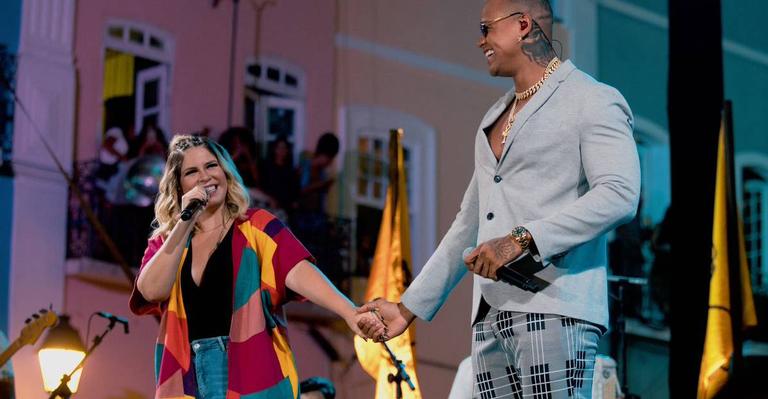 Marília Mendonça e Leo Santana trocam declarações e público se derrete