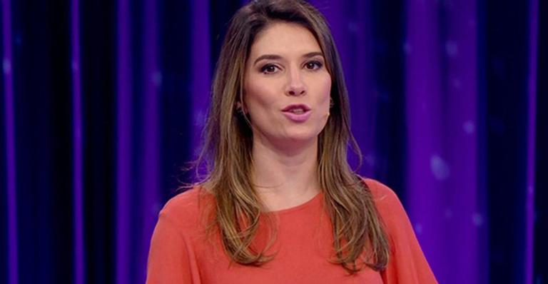 Rebeca Abravanel não entende letra em fichas do Roda a Roda: ”Ai, difícil”