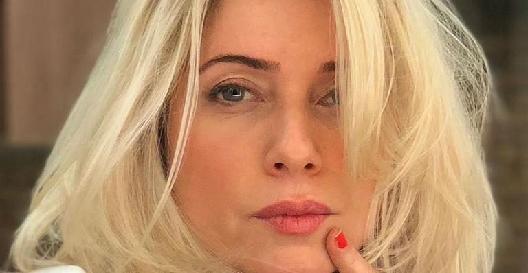 Nas redes, Letícia Spiller posa de cara limpa e fãs aprovam: ”Sempre linda”