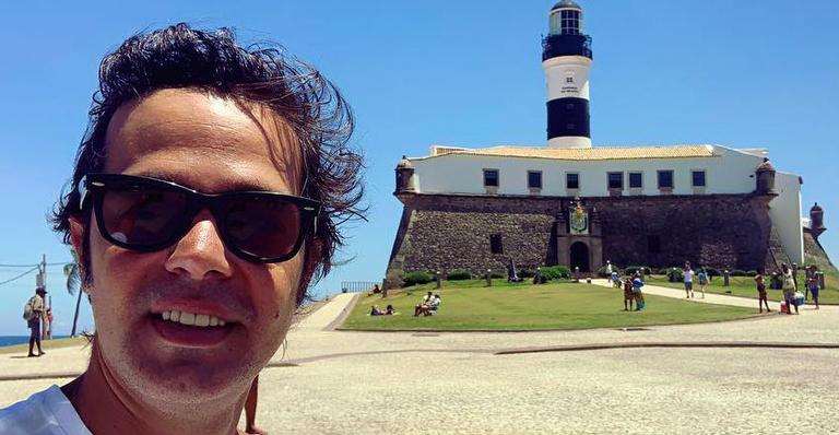 Bruno Mazzeo se emociona ao homenagear o pai no dia de seu aniversário: “Saudade”