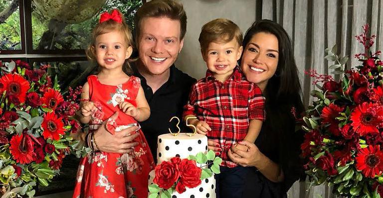Thais Fersoza agradece a Michel Teló por festa de aniversário surpresa: ”Maiores presentes”