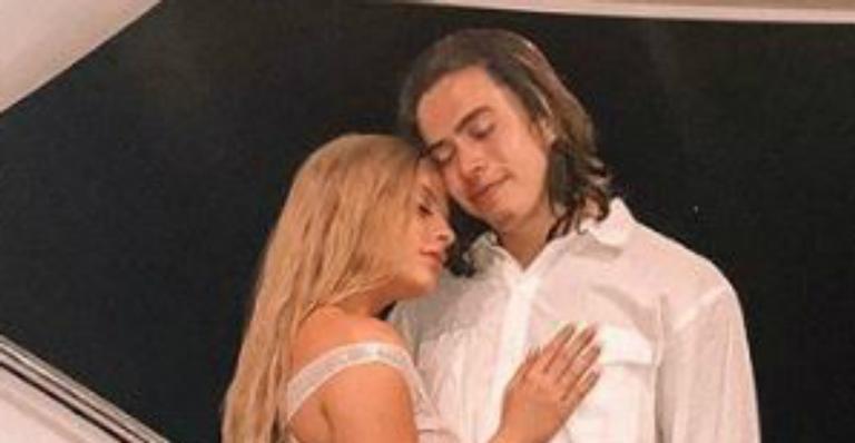 Após desabafo, Luisa Sonza posa coladinha em Whindersson e conforta: ”Tudo vai passar”