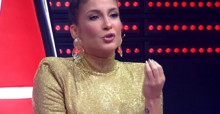 Claudia Leitte surpreende e aparece com barrigão gigante na final do ‘The Voice Kids’