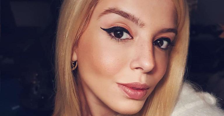 Giovanna Lancellotti não consegue assistir série e pede favor aos amigos: “Não dá spoiler”