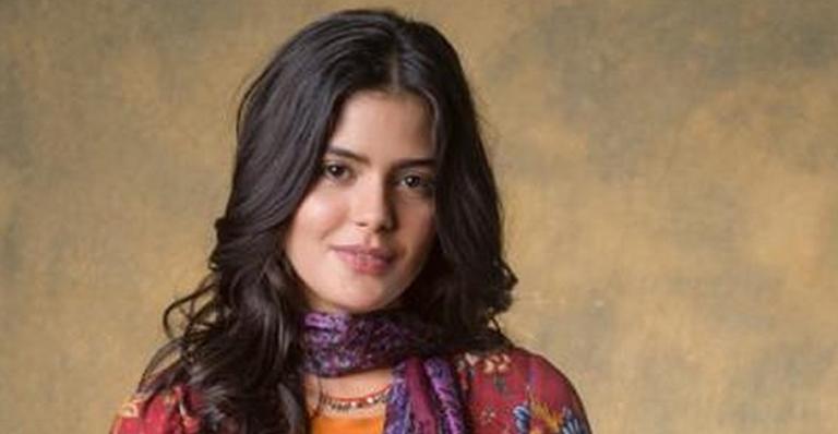 Protagonista de ‘Órfãos da Terra’ troca beijos com ex protagonista de ‘Malhação’