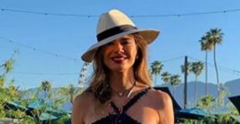 Luciana Gimenez aposta em vestido transparente e exibe curvas em festival nos EUA