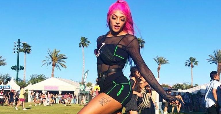Pabllo Vittar canta em festival americano e fãs enaltecem: ”Sem defeitos”
