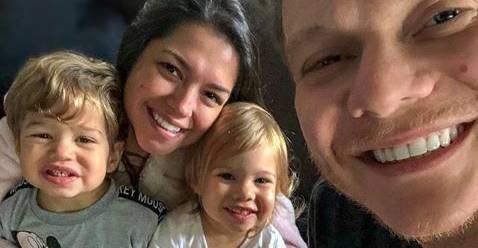 Thais Fersoza se emociona ao ver filhos fazendo passeio com os avós