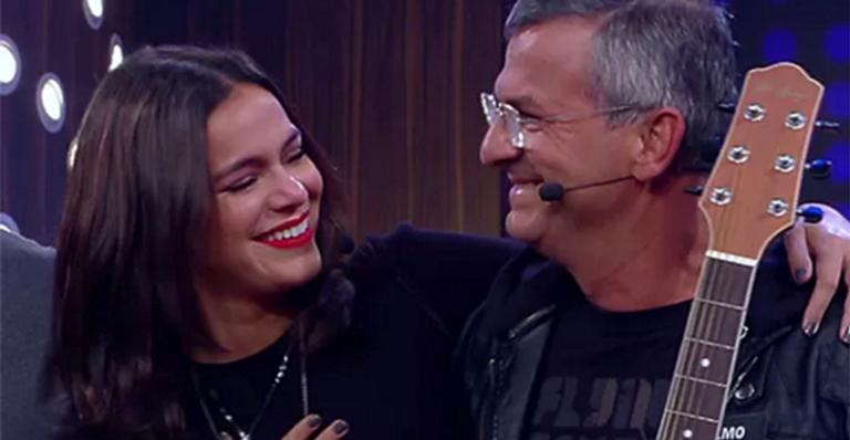 Bruna Marquezine faz festa surpresa para o pai em sua mansão
