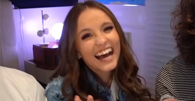 Larissa Manoela revê entrevista antiga e brinca: ”Eu uso os memes desse vídeo”