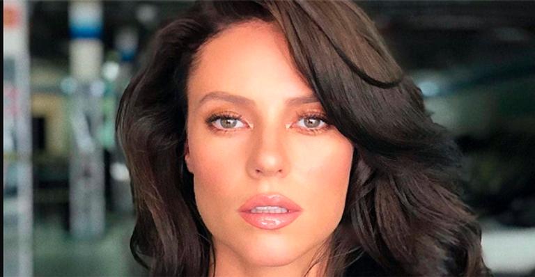 Paolla Oliveira mostra clique em A Dona do Pedaço: ”Primeira selfie da Vivi’