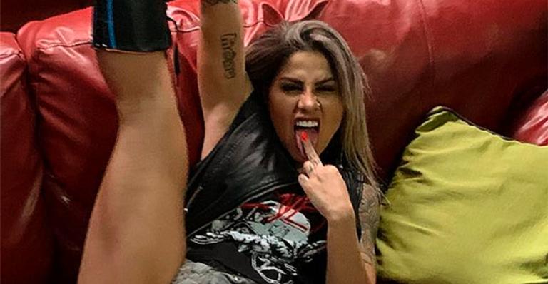 Ex-BBB é chamada de masculina e responde seguidor: ”Obrigado”