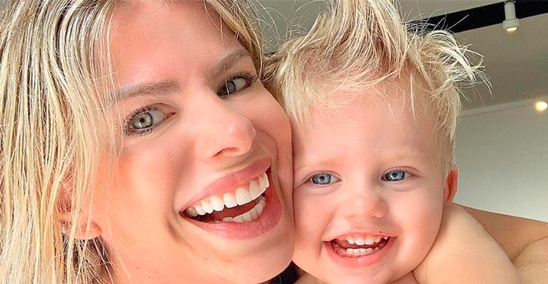 Karina Bacchi posta foto escondendo biquíni e fãs especulam gravidez