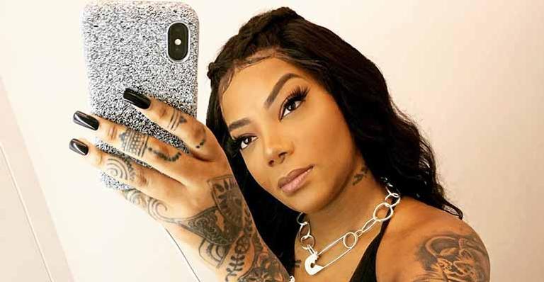 Ludmilla surge apenas de lingerie e detalhe chama a atenção
