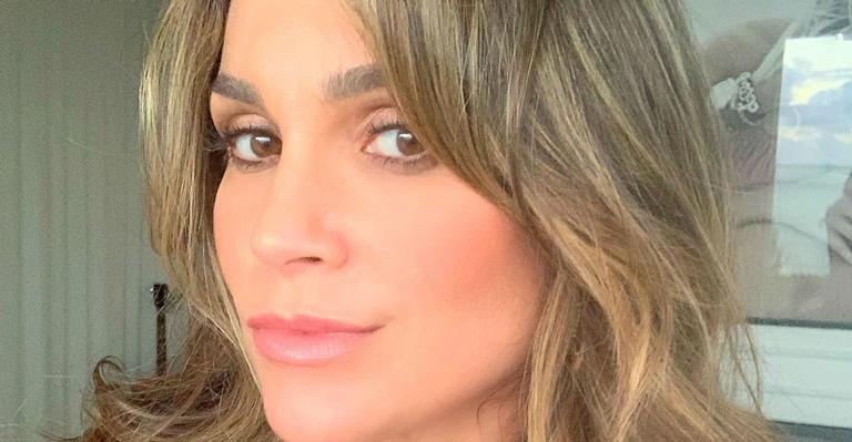 Flávia Alessandra recorda clique dA infância e fãs percebem detalhe curioso