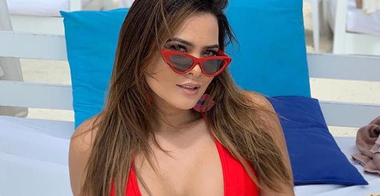 De maiô decotado, Geisy Arruda exibe corpão em viagem ao México e fãs aprovam: ”Deusa”
