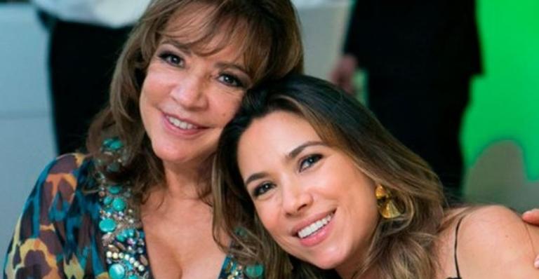 Avó coruja, Íris Abravanel visita Patrícia Abravanel e o pequeno Senor