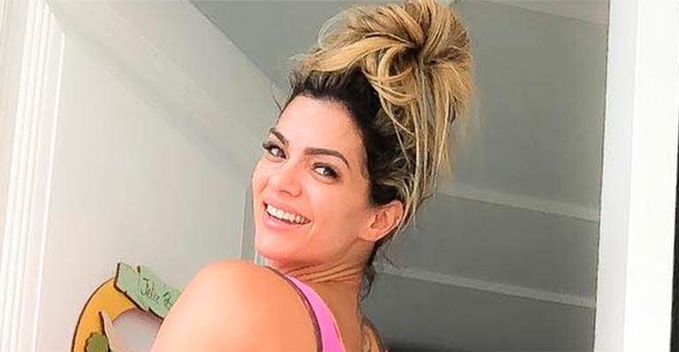Kelly Key esfrega o bumbum no feed com clique ousado e brinca: ”Bundinha”