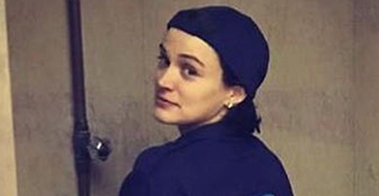 Bianca Bin surge em foto inusitada em banheiro público