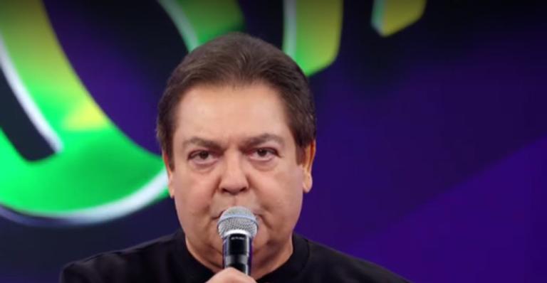 Faustão causa no Domingão ao aparecer usando blusão que custa uma pequena fortuna