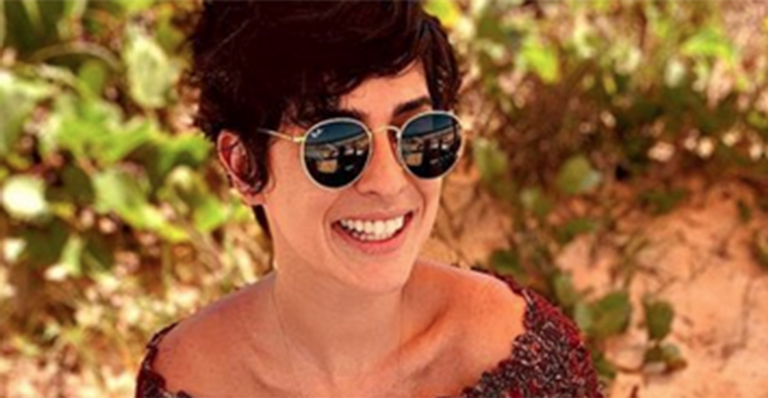 Fernanda Paes Leme exibe parte do seio em decote ousado