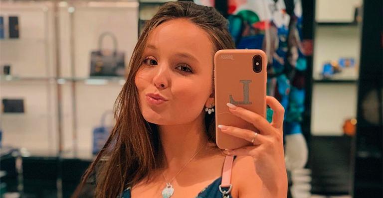 Larissa Manoela posta clique fofo e deseja Feliz Páscoa: ”Mini Lari coelhinha”