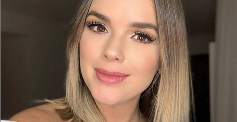 Thaeme Mariôto faz topless e choca fãs ao exibir olheiras gigantes em foto