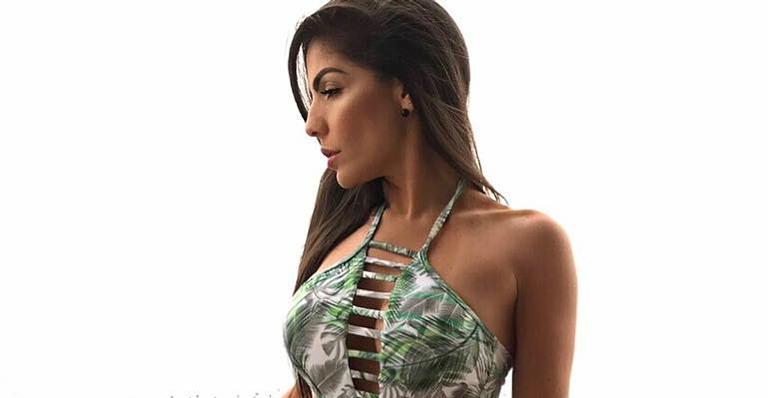 Lembra dela? Ex-BBB Maroca sensualiza de maiô no luxo da Itália
